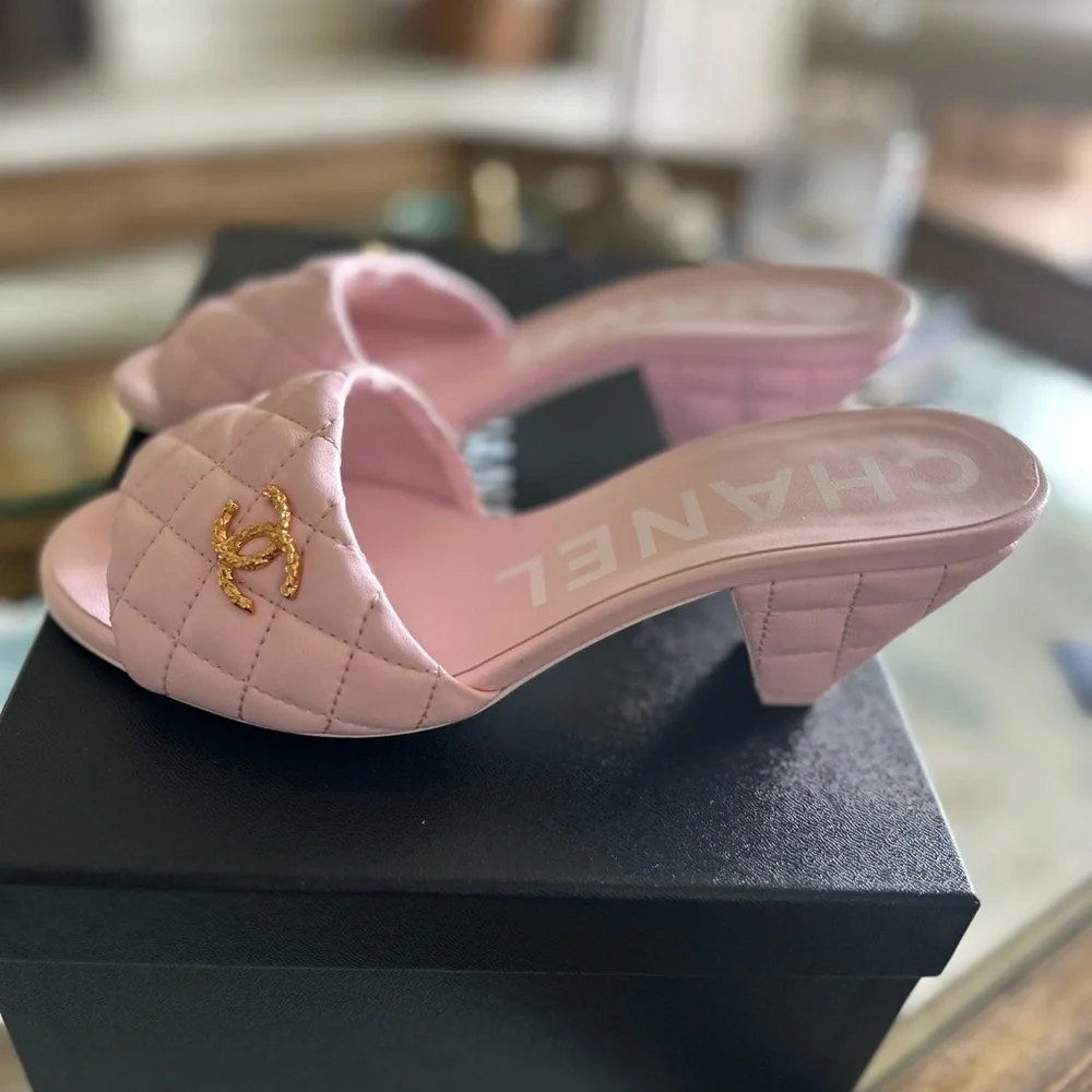 CHANEL Pink Quilted Slide Mules with Gold CC Hardware Sz 36 - Picture 7 of 9